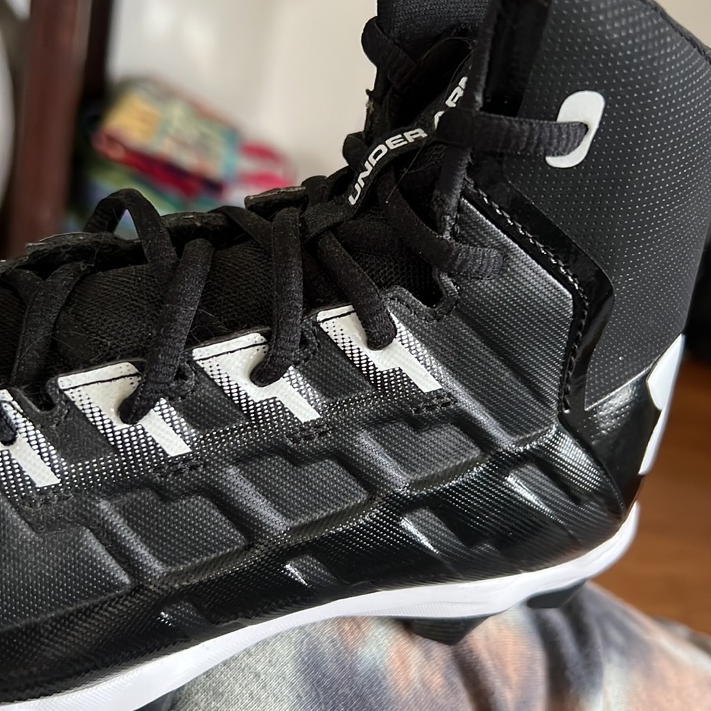 Boys Under Armour Football Cleats - Picture 6 of 6